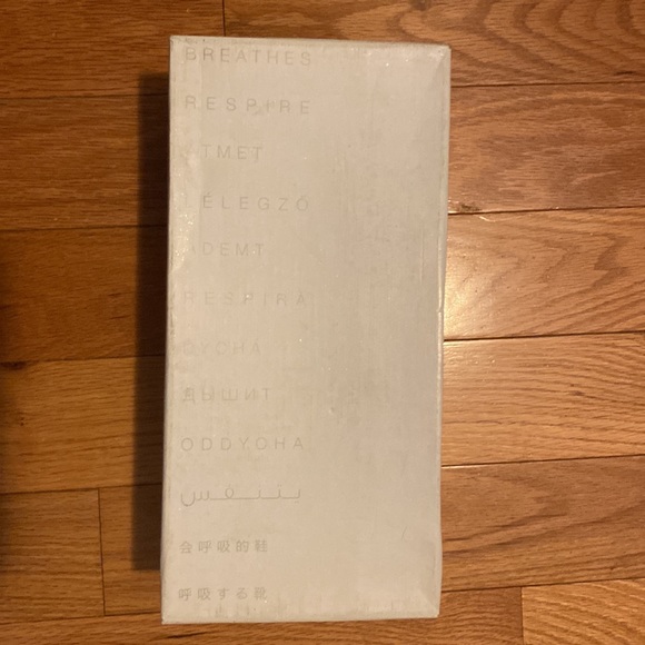 Shoes - Picture 4 of 5